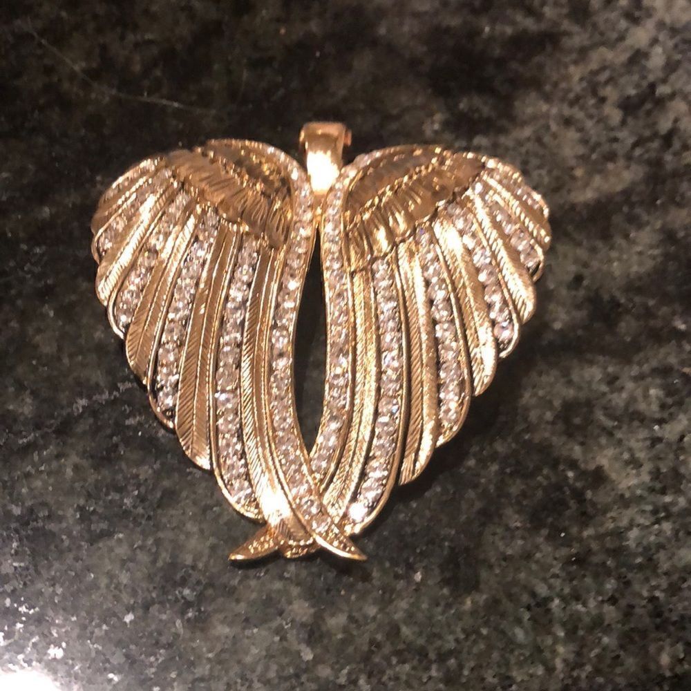 Magnetic angel wing pendant charm